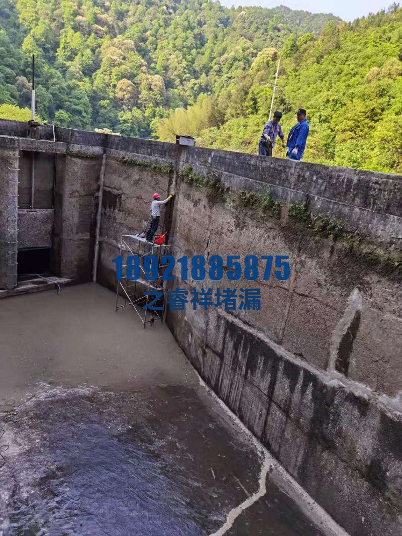 水电站蓄水槽维修堵漏